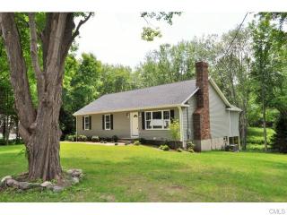 82 Berkshire Rd, Sandy Hook CT  06482-1463 exterior