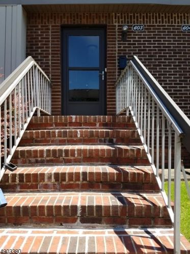 603 Maple Hill Dr, Woodbridge NJ  07095-4107 exterior