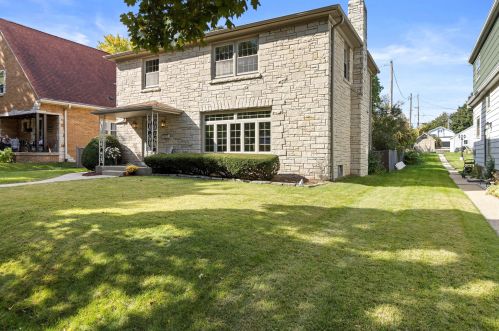 3745 Austin St, Milwaukee, WI 53207-3910