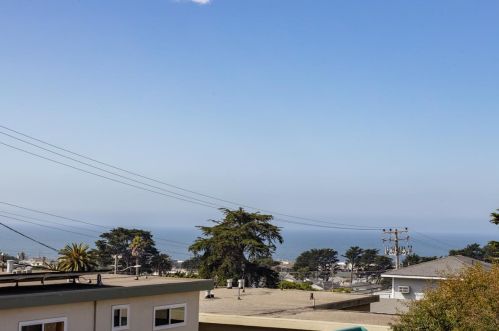 383 Monterey Rd, Pacifica CA  94044-1460 exterior