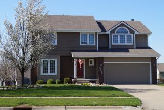 15073 Hawthorn Dr, Des Moines, IA 50325-7811