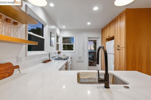 4817 Brookdale Ave, Oakland CA  94619-2510 exterior