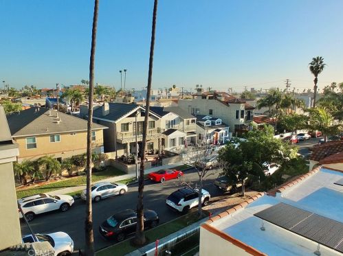 227 Glendora Ave, Long Beach CA  90803-3504 exterior