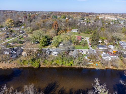 7047 Norwood Dr, Darbydale OH  43123-9643 exterior