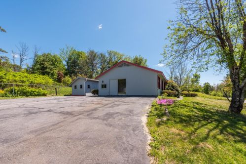35 Hayes Rd, New London, NH 03257-5825