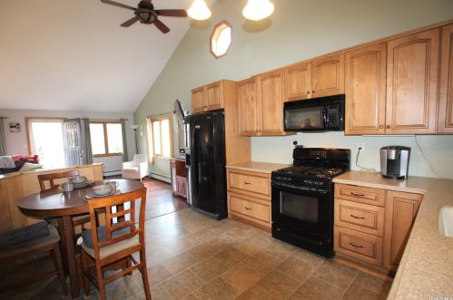 8 Pinelawn Rd, Scotts Beach, NY 11789-3159