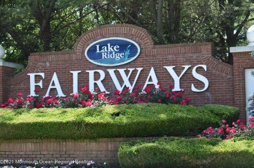 52 Foxwood Rd, Lakewood, NJ 08701-5728