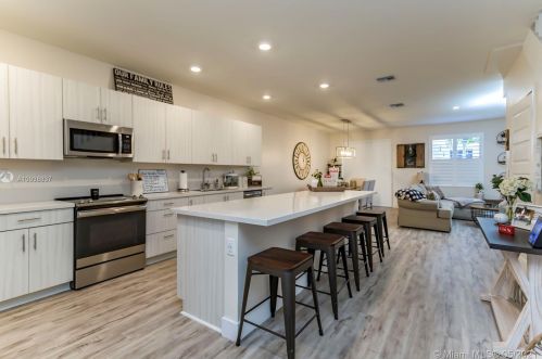 15817 91st Ct, Hialeah FL  33018-1951 exterior