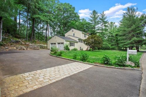 211 Butternut Ln, Stamford, CT 06903-3834