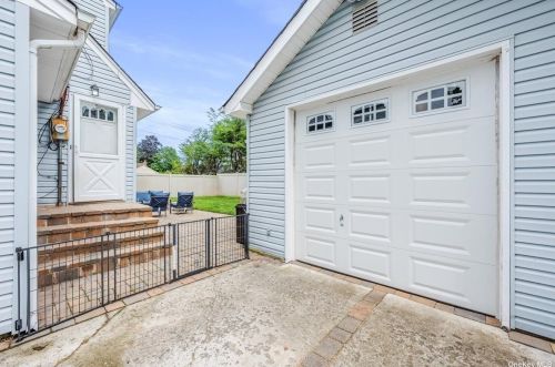 961 Rector St, North Bellmore NY  11710-1117 exterior