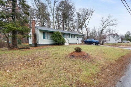 118 School St, Salem, NH 03079-2632