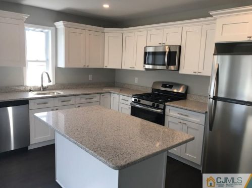 653 New Brunswick Ave, Perth Amboy NJ  08861-3660 exterior