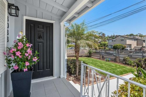 3033 Oliphant St, San Diego, CA 92106-1919