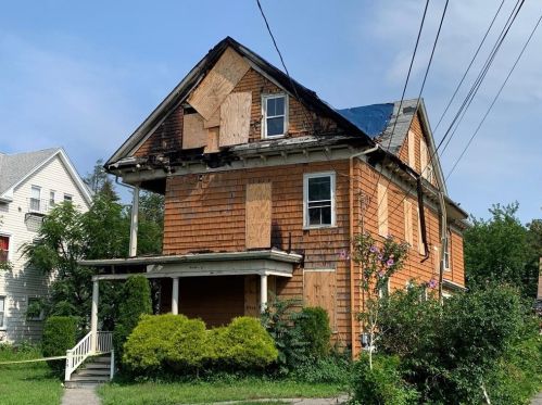139 Wentworth Ave, Providence, RI 02905-2736