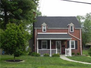 369 Woodcliff Cir, Pittsburgh, PA 15243-1455
