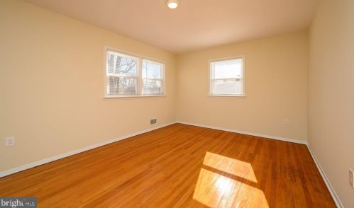 16 Gloucester Ln, Trenton NJ  08618-1006 exterior