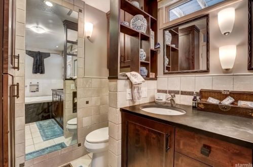 725 Stanford Ave, South Lake Tahoe CA  96150-2417 exterior