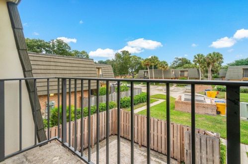 3228 32 Way, West Palm Beach FL  33407-6747 exterior