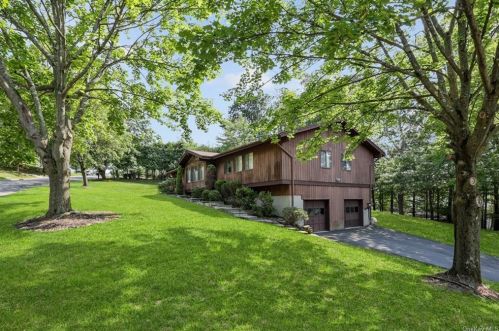 1 Rockridge Dr, Thiells, NY 10984-1504