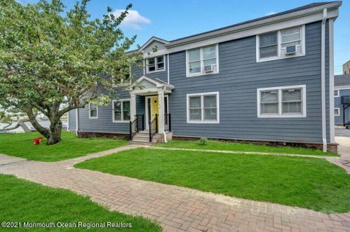 300 Deal Lake Dr, Tinton Falls NJ  07712-5136 exterior