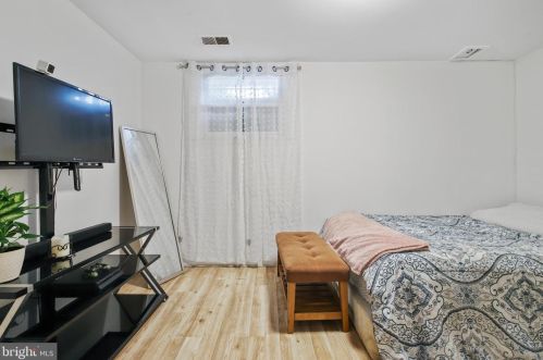 123 Davis Ave, Leesburg VA 20175-3405 exterior