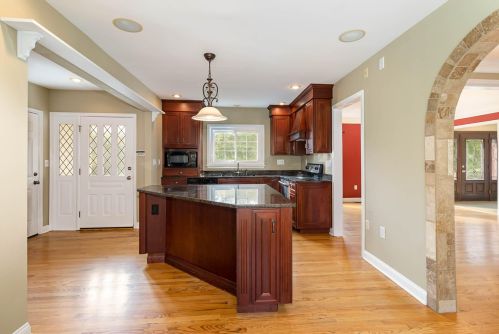 817 Rosewood Dr, Covington KY 41017-1385 exterior