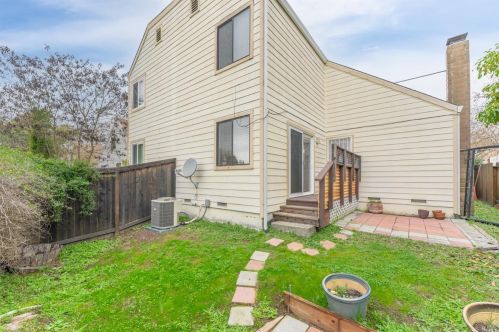 1533 Yardley St, Santa Rosa CA 95403-2397 exterior