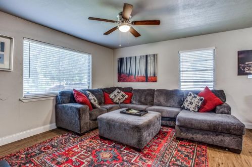1807 Glenfield Ave, Dallas, TX 75224-2427