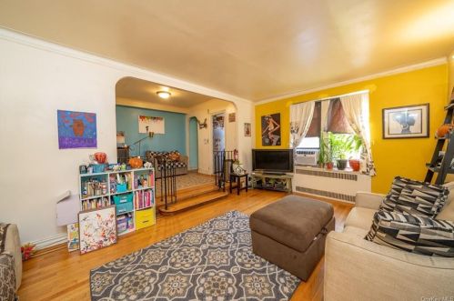 2506 Davidson Ave, Bronx, NY 10468-4262
