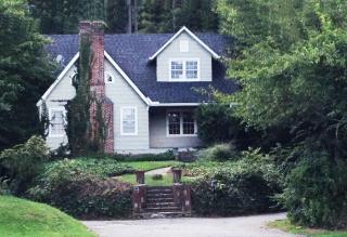 909 Hendersonville Rd, Asheville NC  28803-1711 exterior