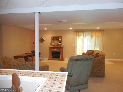 1114 Hunters Chase Ln, Lebanon PA  17046-1575 exterior