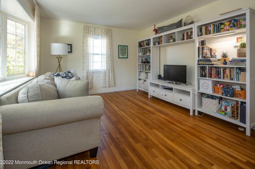 6 Elmwood Pl, Leonardo NJ  07737-1347 exterior