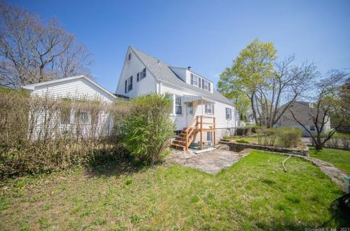 17 Wild Rose Pl, Waterford CT  06385-2328 exterior