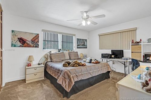 8490 10th St, Hollywood FL  33024-4939 exterior