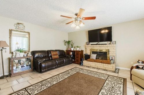 6101 Chicory Dr, Bakersfield, CA 93309-5614