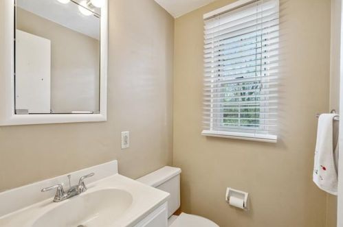 1387 Cardinal Dr, Pittsburgh PA 15243-1253 exterior