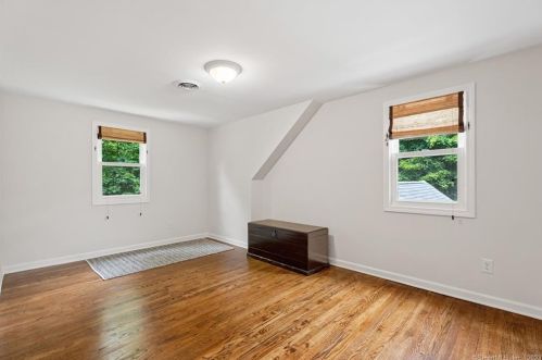 9 Lamplight Dr, Kensington CT  06037-1805 exterior