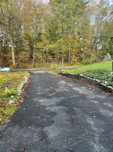 15 Van Dam Rd, Hyde Park, NY 12538-1708
