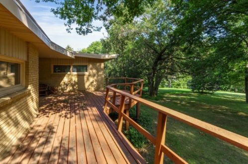 1750 Summit Dr, Lake Geneva WI  53147-1638 exterior