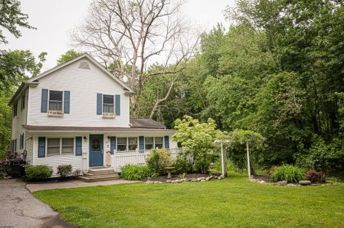 37 Madelyn Ave, West Milford Lakes, NJ 07480-2111