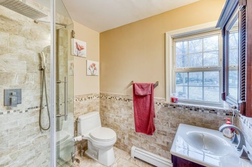 276 Country Rd, Miller Place NY  11764-2302 exterior