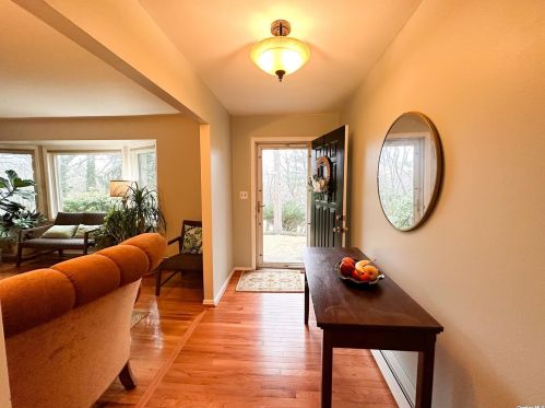 3 Josephine Ln, Northport NY  11768-2706 exterior