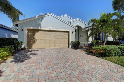 2215 Soundings Ct, West Palm Beach, FL 33413-2048