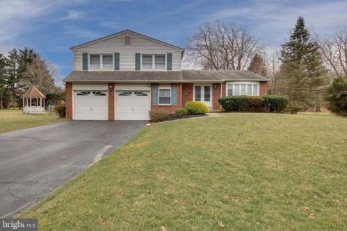 451 Glen Meadow Rd, Southampton, PA 18954-1623