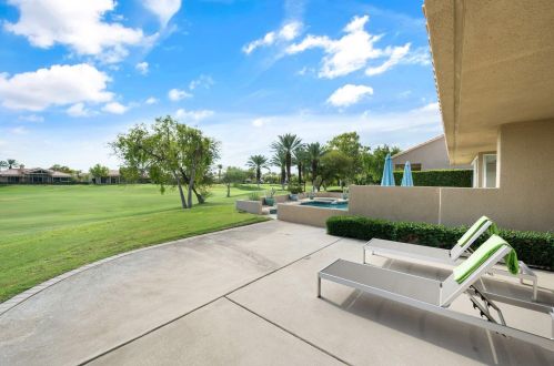 8 Oak Tree Dr, Rancho Mirage CA  92270-1612 exterior