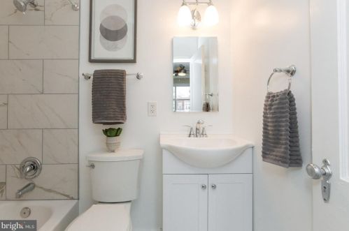 2202 16 St, Washington DC 20020-4302 exterior