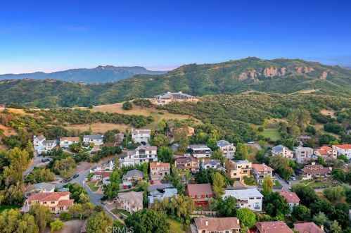 23615 Clover Trl, Calabasas, CA 91302-2008