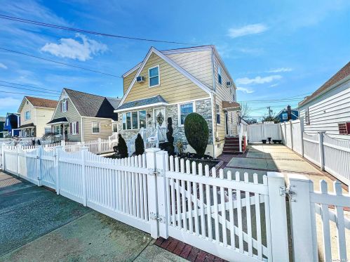 341 Beach 89th St, Far Rockaway, NY 11693-1408