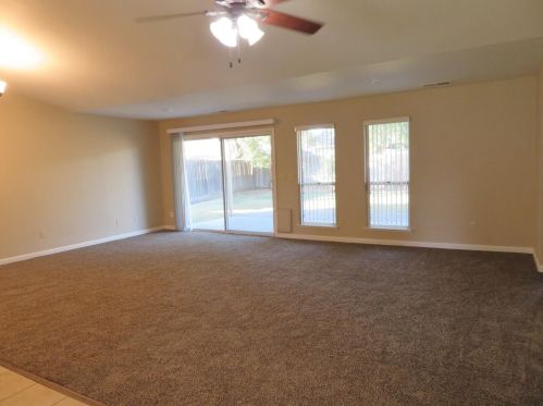 2231 Heritage Manor Dr, Riverbank, CA 95367-2649