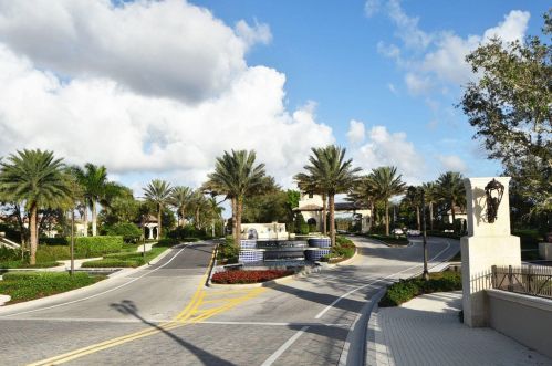 8285 Hawks Gully Ave, Delray Beach FL  33446-9674 exterior